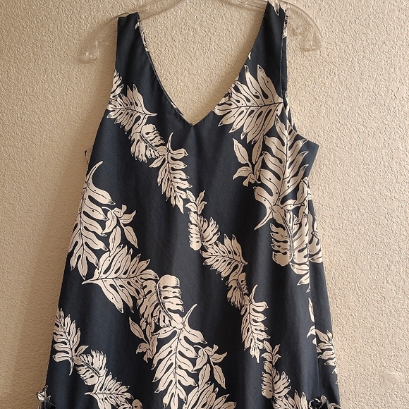 Chic Dark Gray and White Leaf Print Midi Dress Made In Hawaii B24 X - Picture 5 of 9